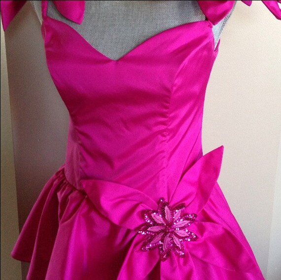 Vintage 1980s 80s pink fuschia homecoming prom queen dress