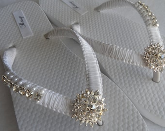 White Wedding Flip Flops / Bridal Pearls Sandals / White Color