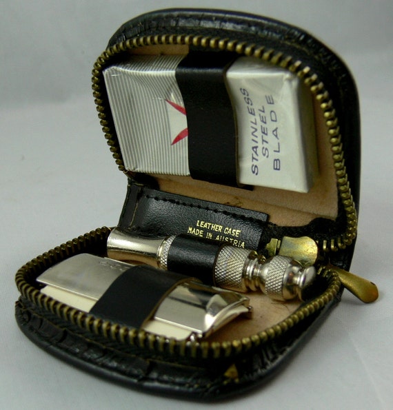 Vintage Gillette Travel Safety Razor In Leather Case J2