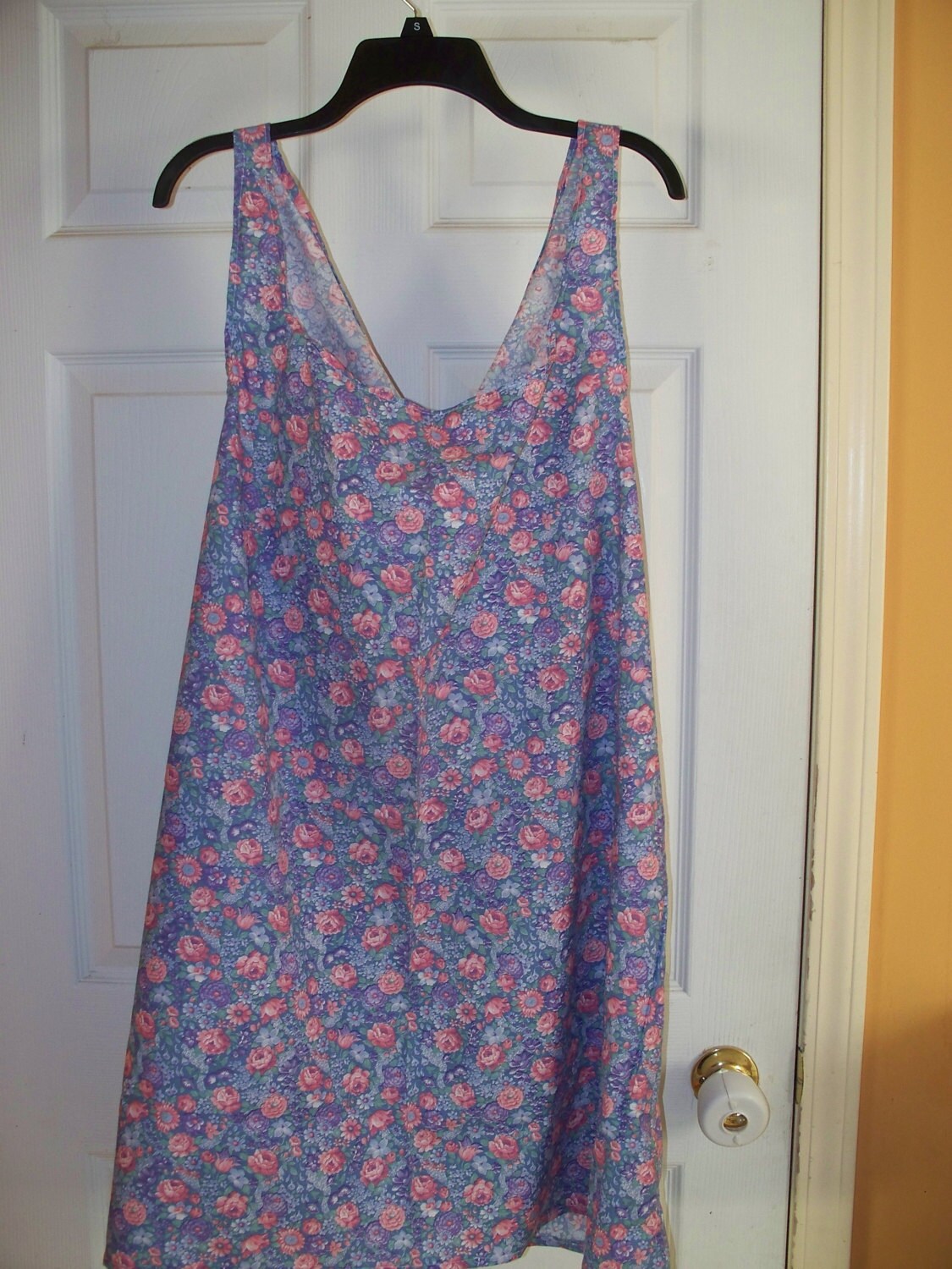 WRAP-AROUND APRON with pocket