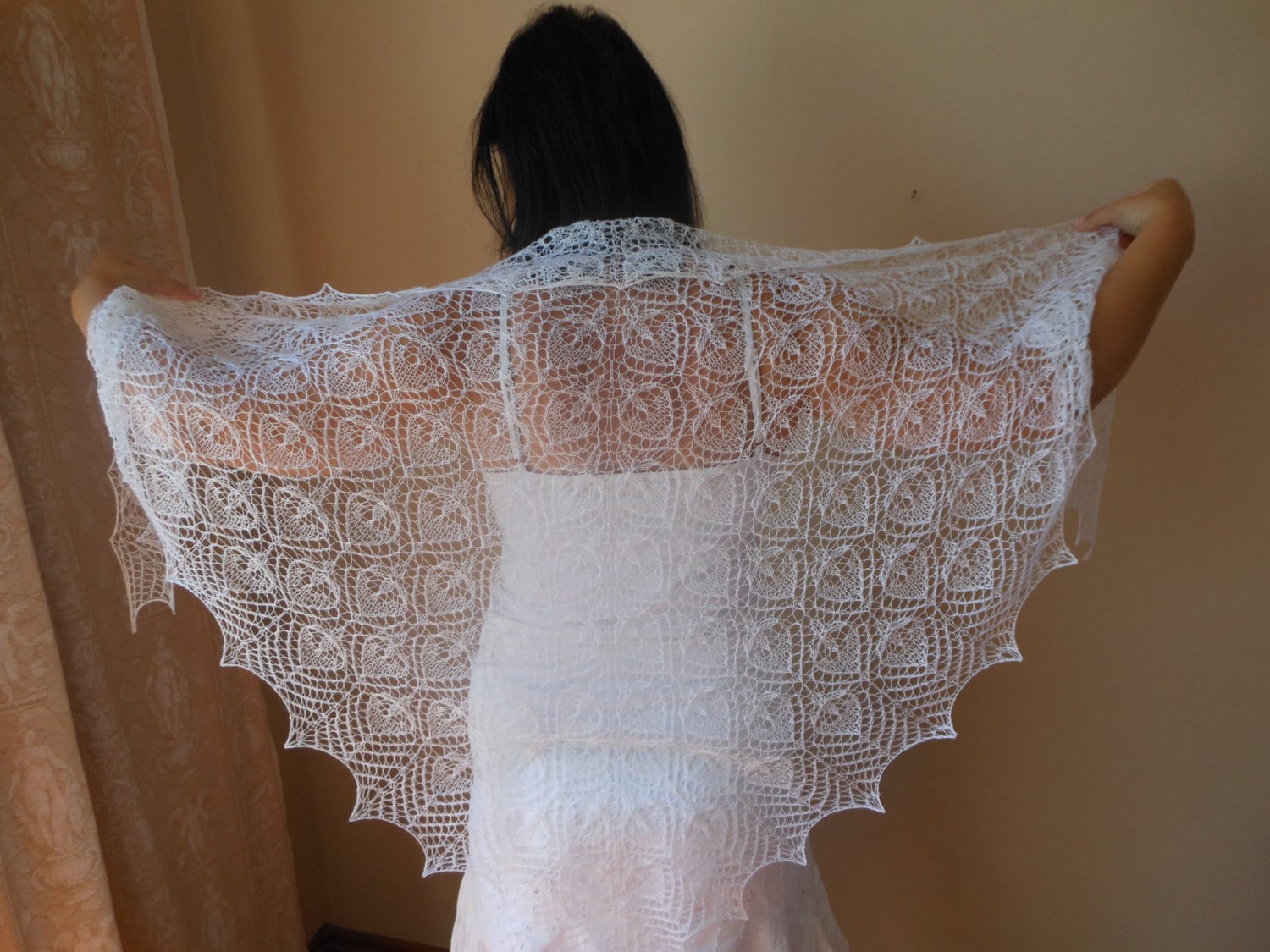 Shop by category Mar 29, · Her ghost, clad in a cap and lace shawl, has reportedly been seen heading towards the East Room, arms outstretched as if carrying laundry. During her visit to the White .