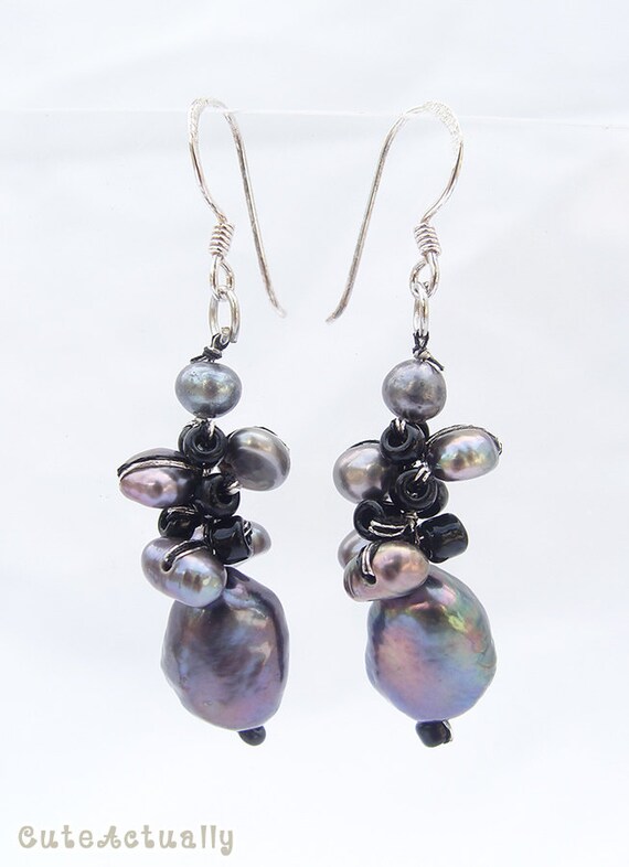 Black freshwater pearl earring with crystal on silk thread