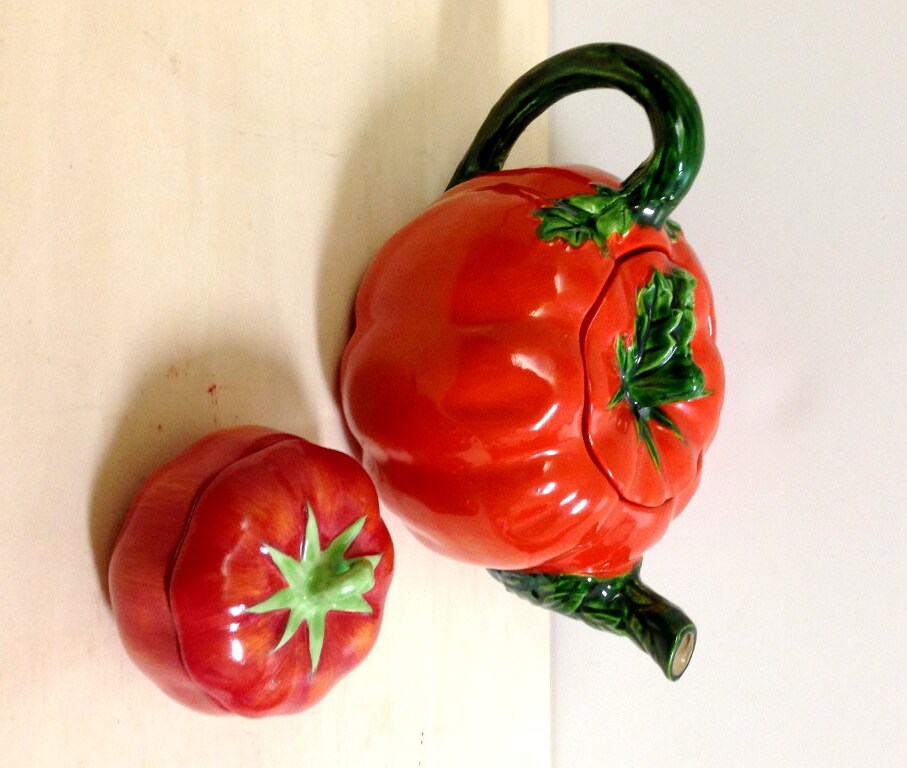 Vintage Tomato Tea Pot Made in Occupied Japan paired with Roma
