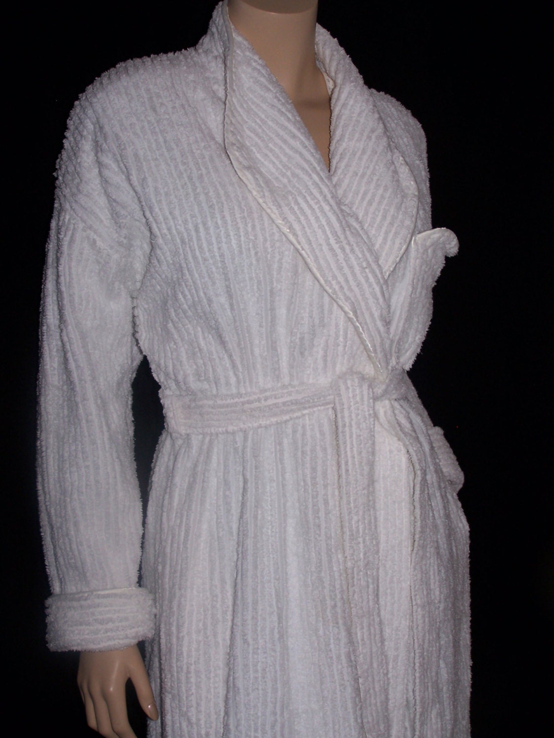 Vintage 60's White Chenille Bathrobe/ Robe Stanherman size