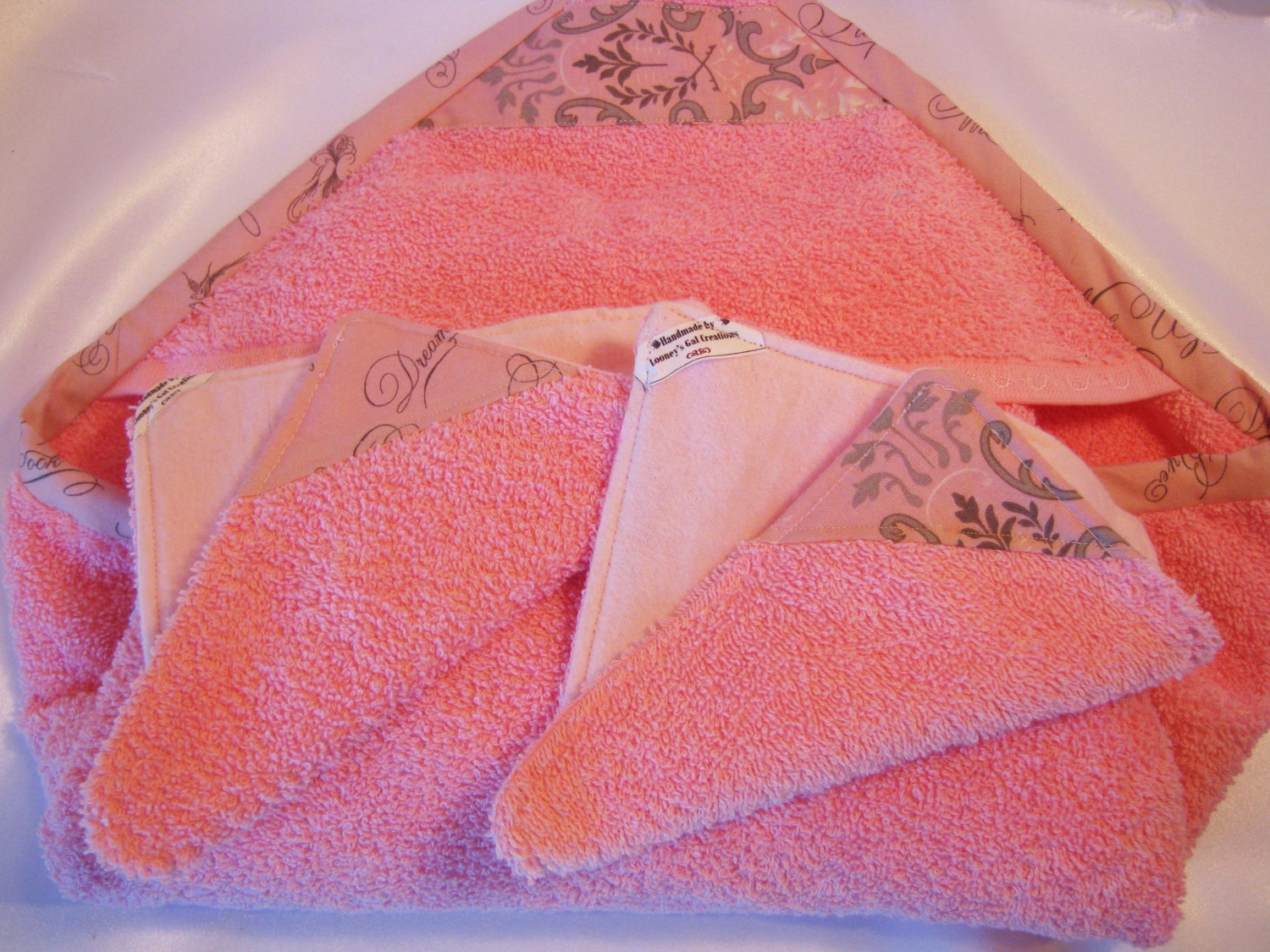 Hooded Towel & Washcloth Set Pink by LooneysGalCreations on Etsy