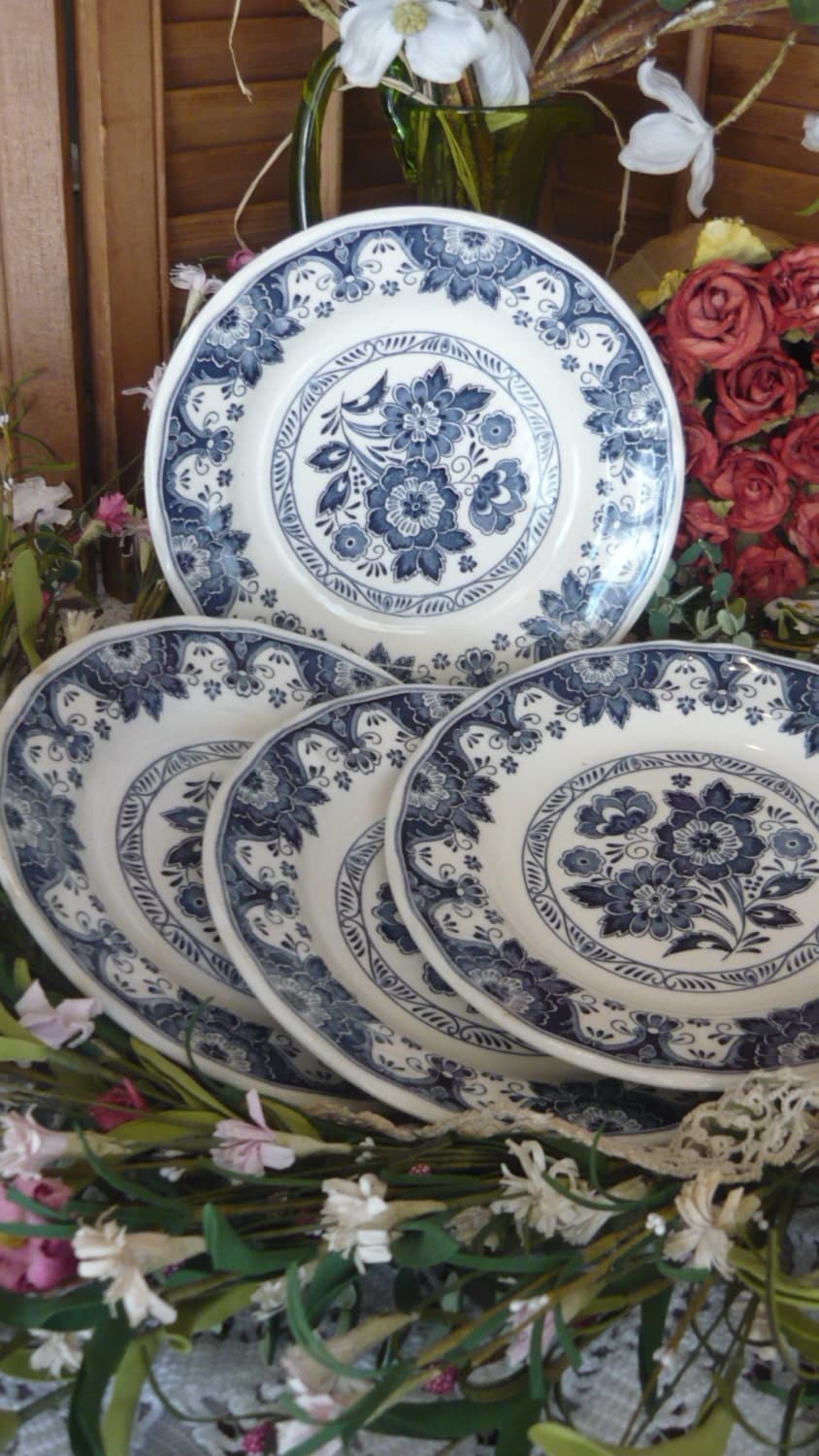 Claytan Set of Four Serving Plates Colbolt Blue/Ivory Floral Haute Juice