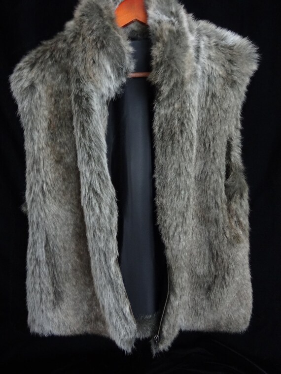 Vintages Woman's Wolf Gray Faux Fur Vest size Large L