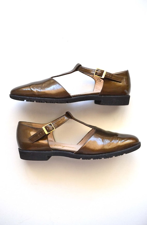 ferragamo t strap