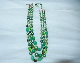 GREEN BEADED NECKLACE