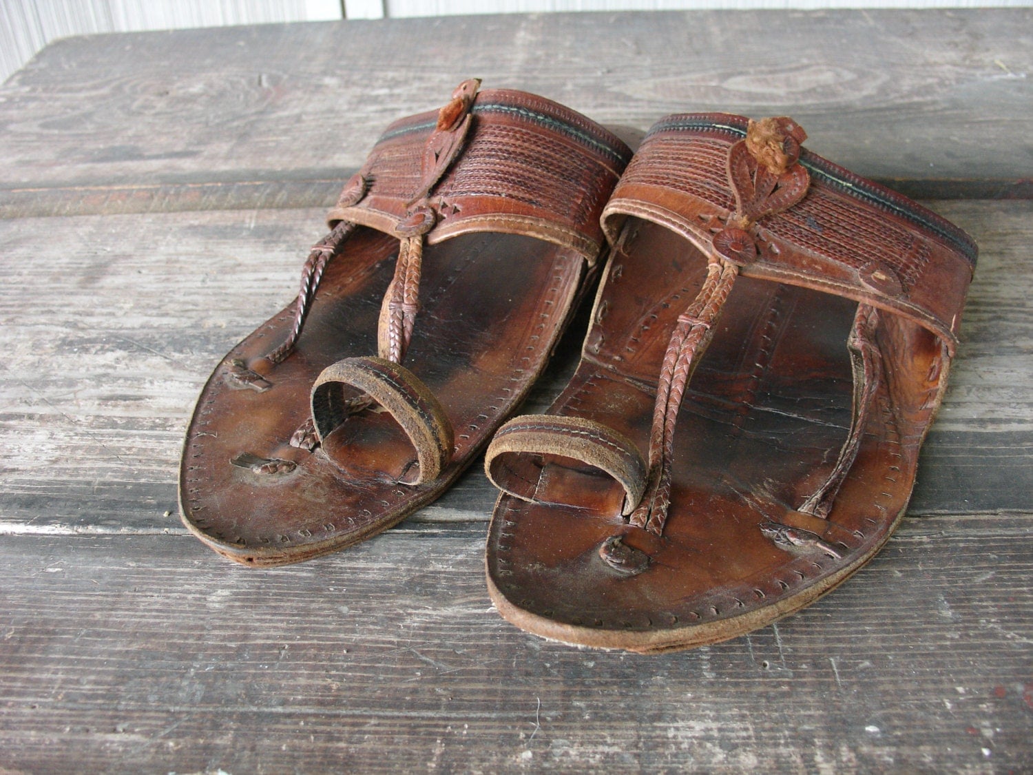 old model leather chappals