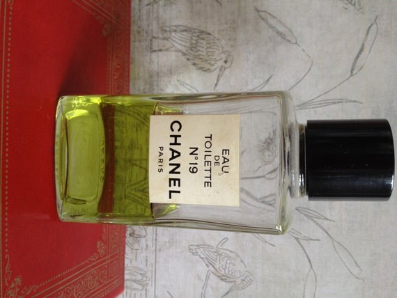 Chanel No 19 Eau De Toilette 50ml The Art Of Mike Mignola