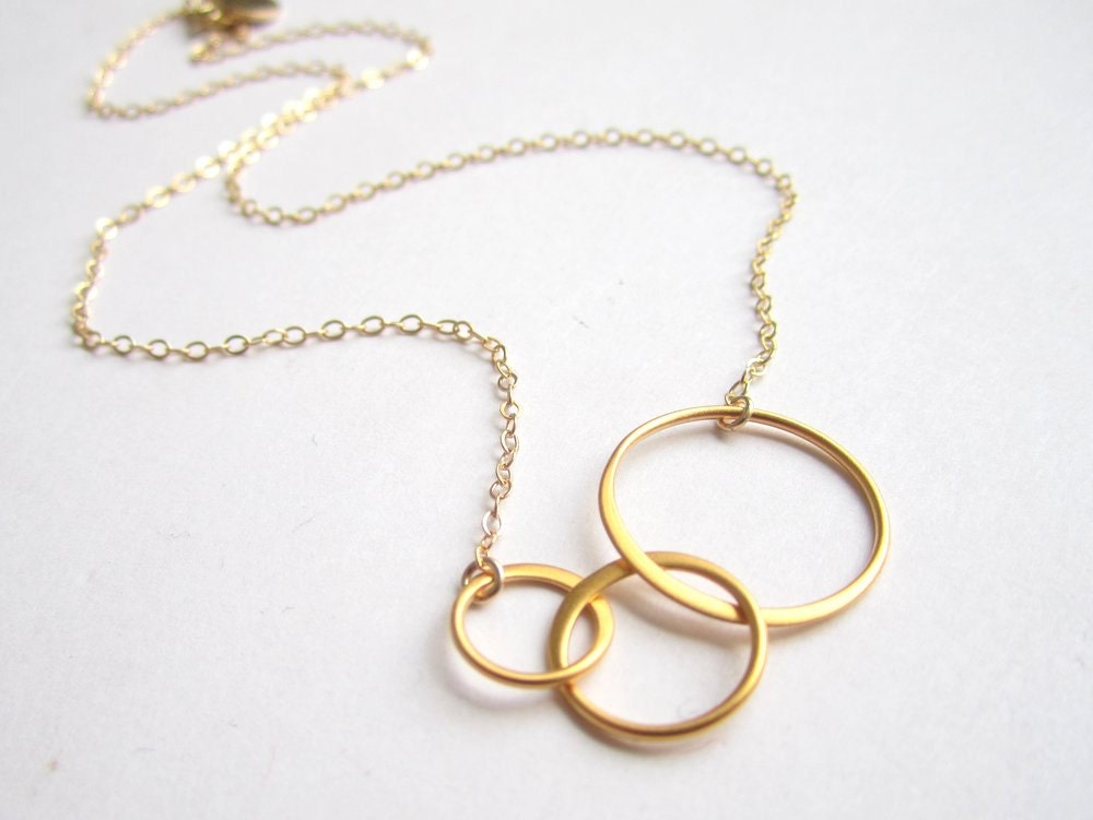 Three Rings Interlocking circle necklace 3 gold by TheDirection