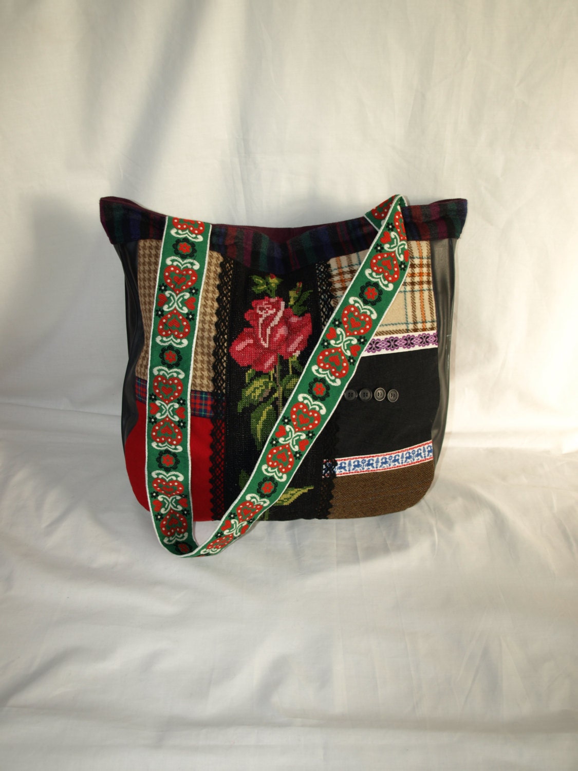 Big recycled inner tube messenger bag with emboidery by happytasja