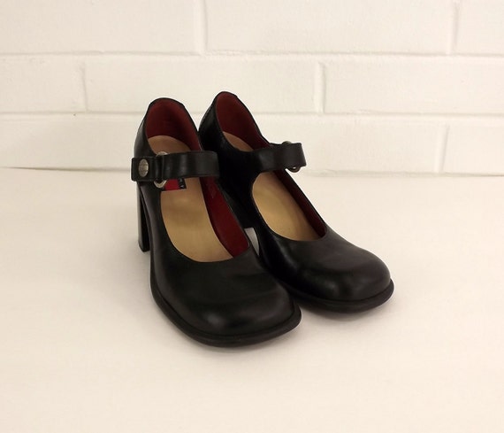Vintage 90's Shoes Mary Jane's Black Size 6 by SuzisCornerBoutique