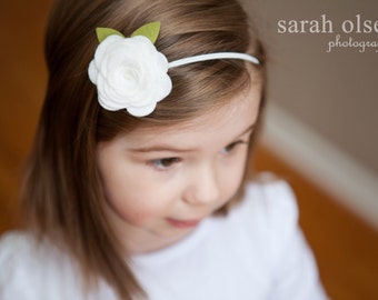 White Rose Felt Flower Elastic headband