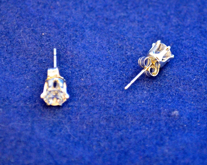White Diamond Studs, Russian Simulants, 5mm Round, AAAAA, Flawless, E355