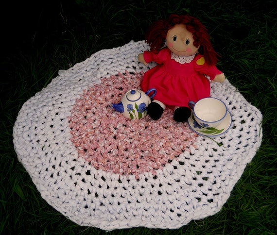 Giant Knitted Rug Upcycled Bed Cover in Morning Tea White and Pink
