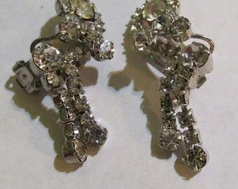 Vintage 50s dramatic dangling dangly DANGLE RHINESTONE clip EARRINGS