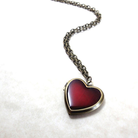 Red heart locket / Sangria locket / Cute locket / by Laliou