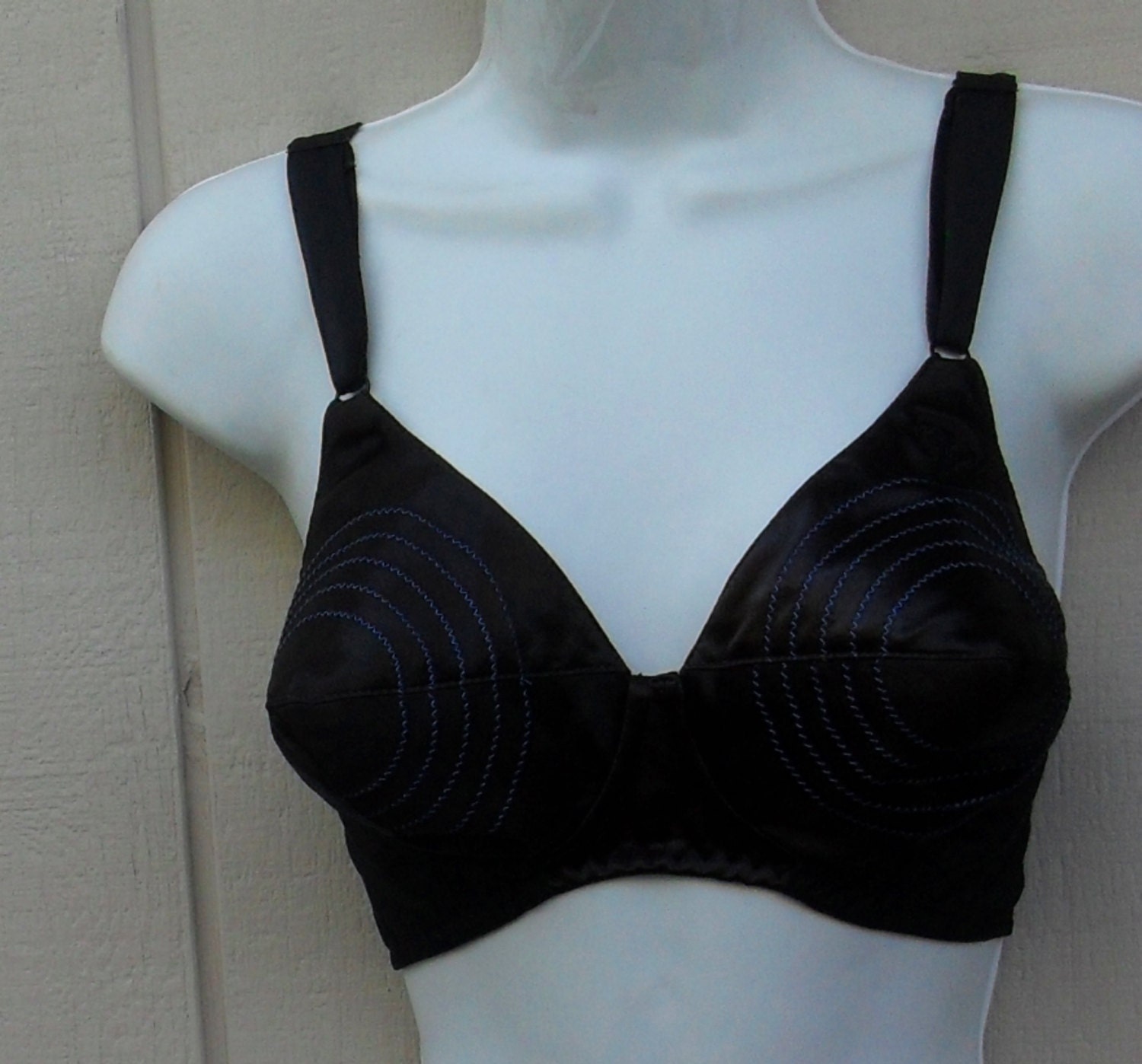 80-s-black-satin-pointy-bra-size-36d-inside-out-by-betseydo