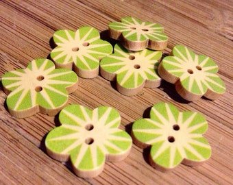 10x Wooden Green Flower BUTTONS 17x17 mm - Code 88091