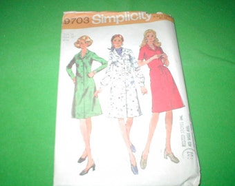 Vintage Simplicity Pattern Dress with 3 styles of sleeve 1970s