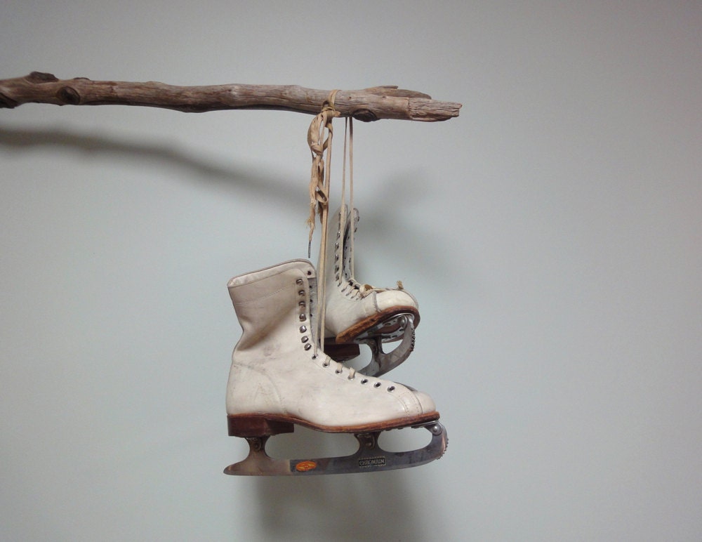 Vintage Ladies Ice Skates 1960s White Leather Ladies Size 6