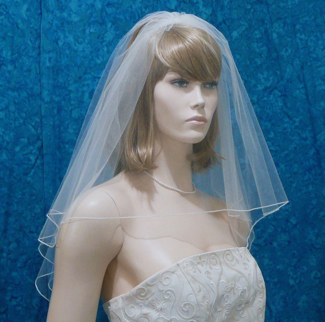 short two tier circle cut bridal veil by BellaBridalVeils on Etsy