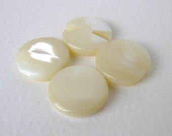 Vintage Buttons Mother of Pearl Ivory Shell Shank 17mm but0184 (4)