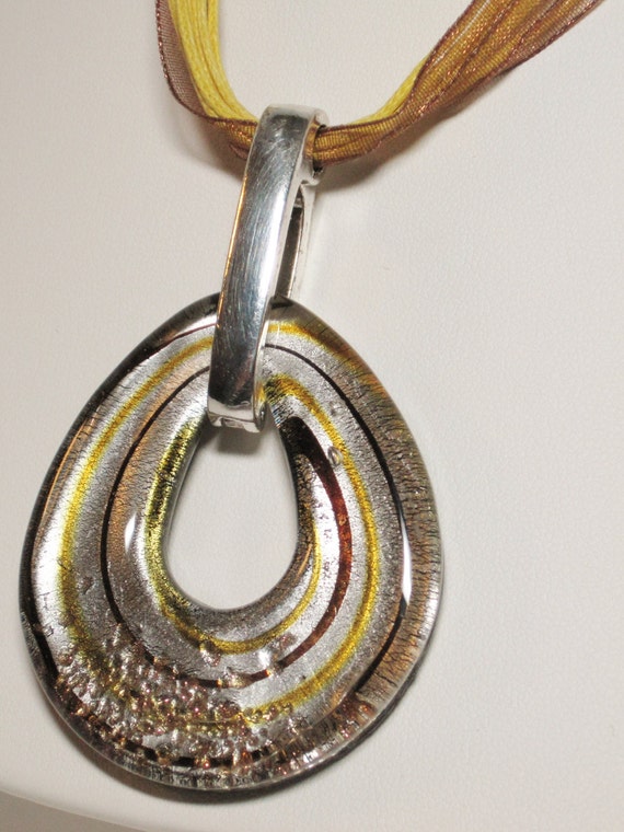 Glass pendant with ribbon