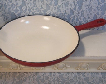 Vintage Enamel Cast Iron Skillet Two Tone Red, 1980s Mid Century Cookware, Vintage Kitchen, Cast Iron Cookware Collectible, Saute Skillet