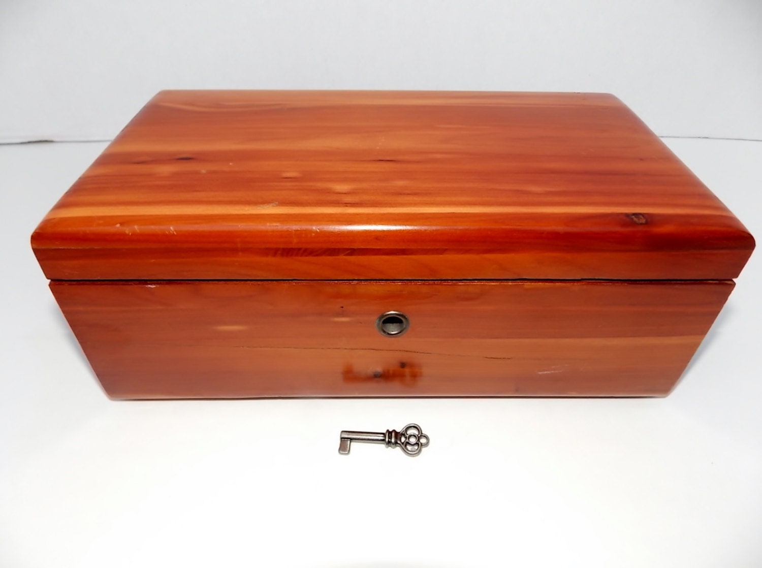 Vintage Lane Cedar Chest With Key