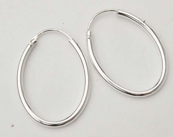 1 pair of 925 Sterling Silver Oval Hoop Earrings 20x27mm.