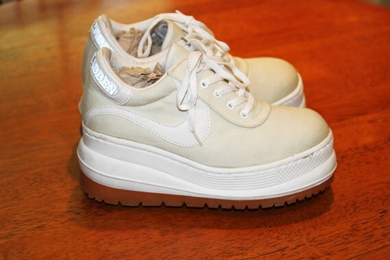 90s Steve Madden Platform Canvas Sneaker