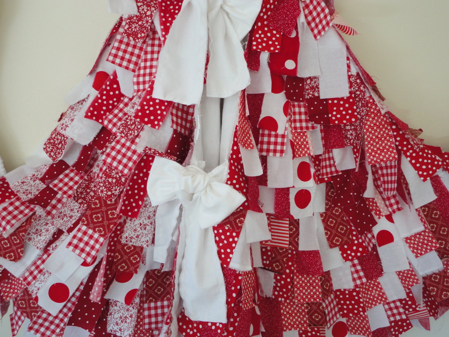 christmas tree skirt red white christmas holiday by snipitup christmas tree skirt red white christmas holiday by snipitup