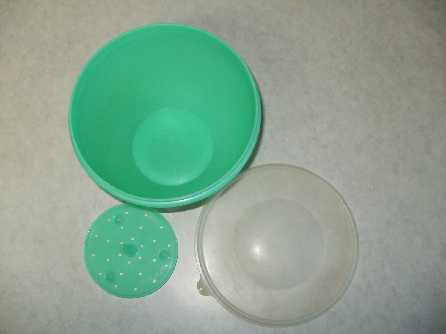 Vintage Tupperware Lettuce Keeper crisp it jadite green with