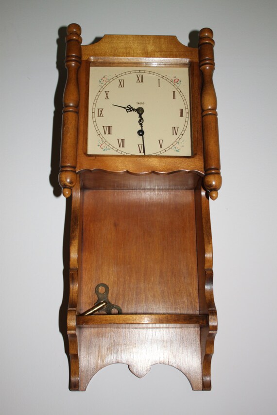 Vintage Trend Clock Zeeland Michigan USA Windup Wall Clock
