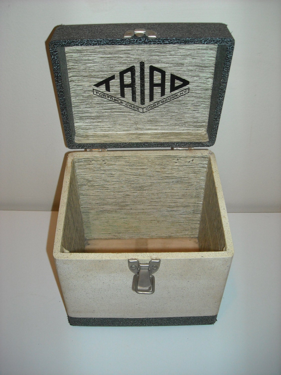 Vintage 1950s Record Case 45s Triad Portable Case Black and