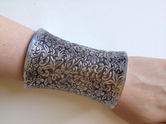 1970s silver tone floral arm cuff bracelet