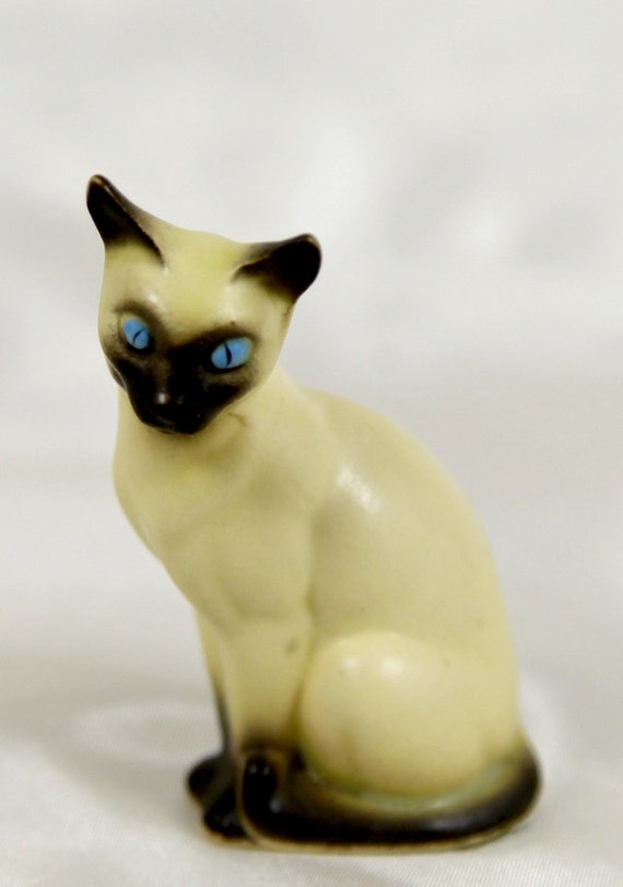 cat figurines made in japan