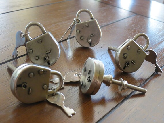 Antique silver knob/Dresser pull/Lock with keys design/VIntage style metal knob/Unique knob