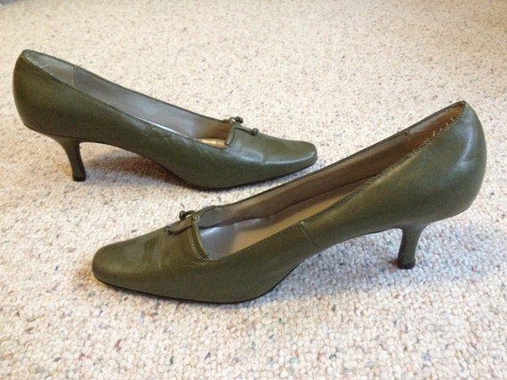 Women's Olive Green Leather Pumps Heels Size 7.5 Wear to Work Shoes ...