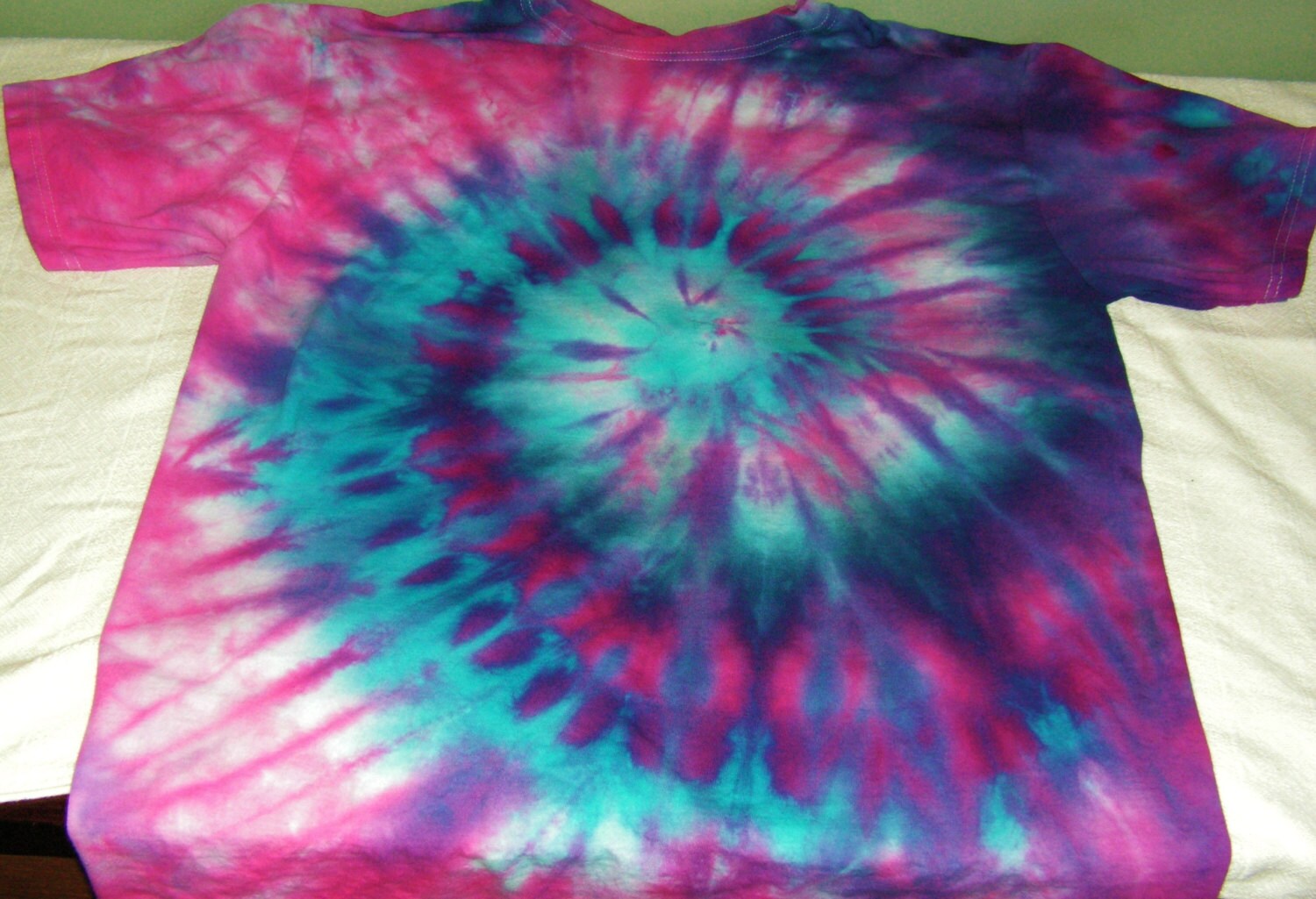 Ladies Pink Purple Turquoise Swirl Tie Dye Tee Shirt size