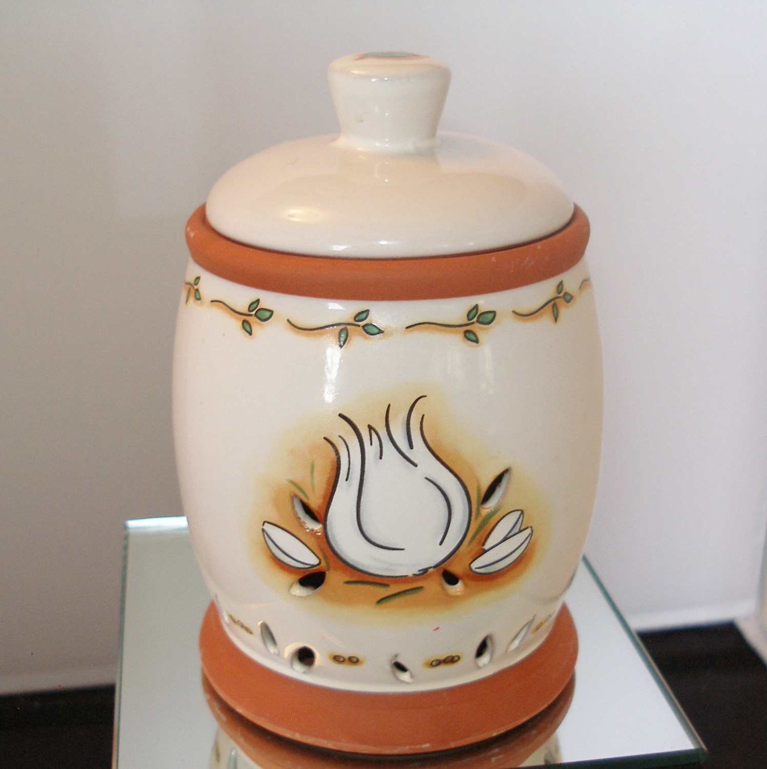 Vintage CERAMIC GARLIC Clove Keeper JAR by ZAWADIGEMS on Etsy