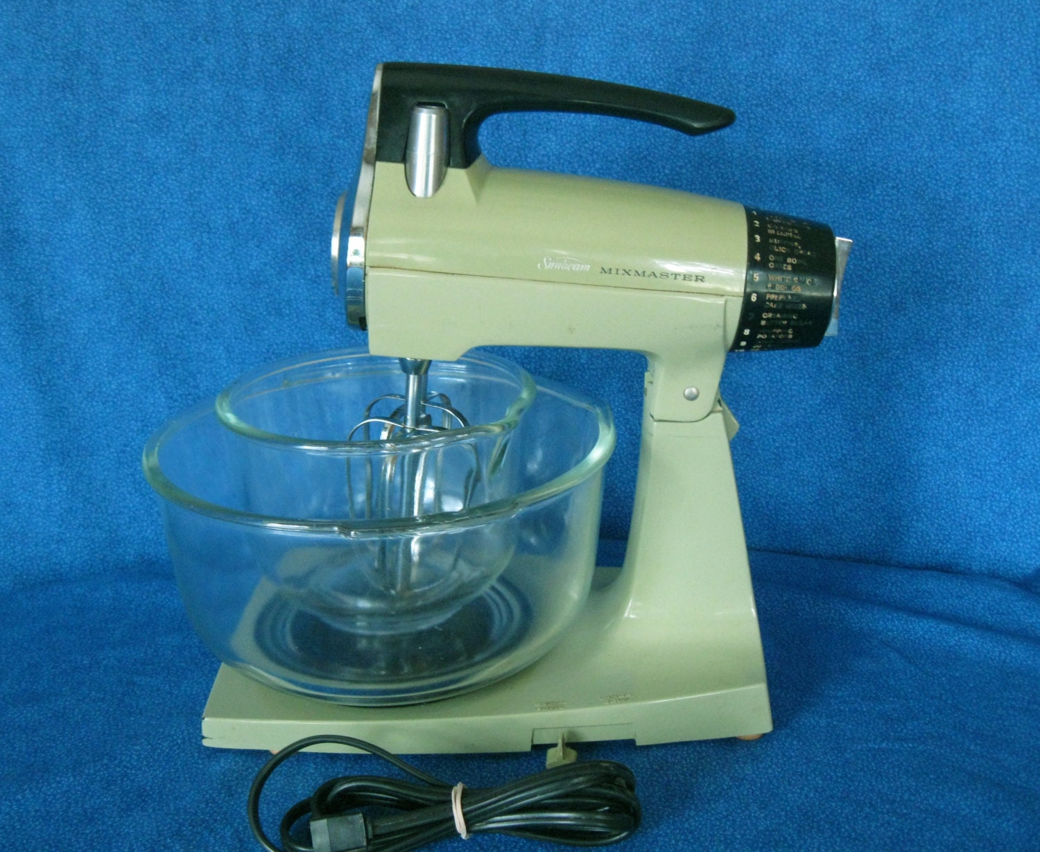 Vintage 196070s Sunbeam Mixmaster Stand Mixer in Avocado
