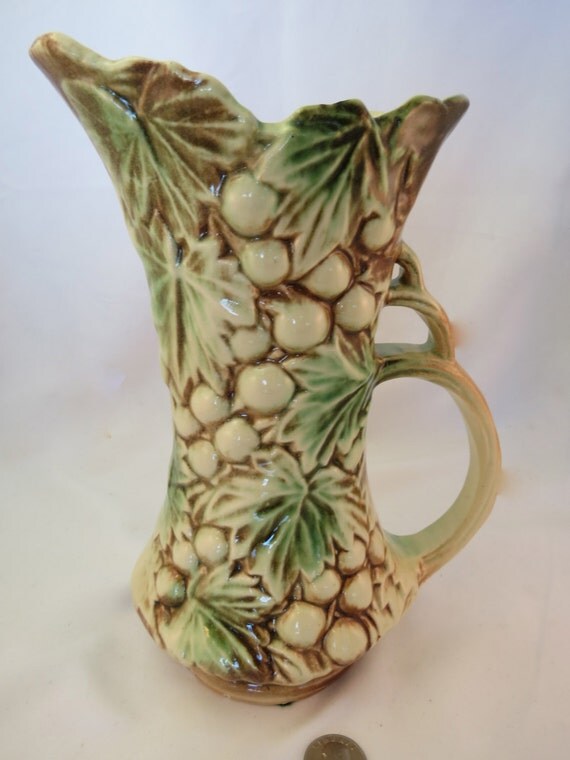 Vintage McCoy grapevine grape pitcher vase. C. 1951