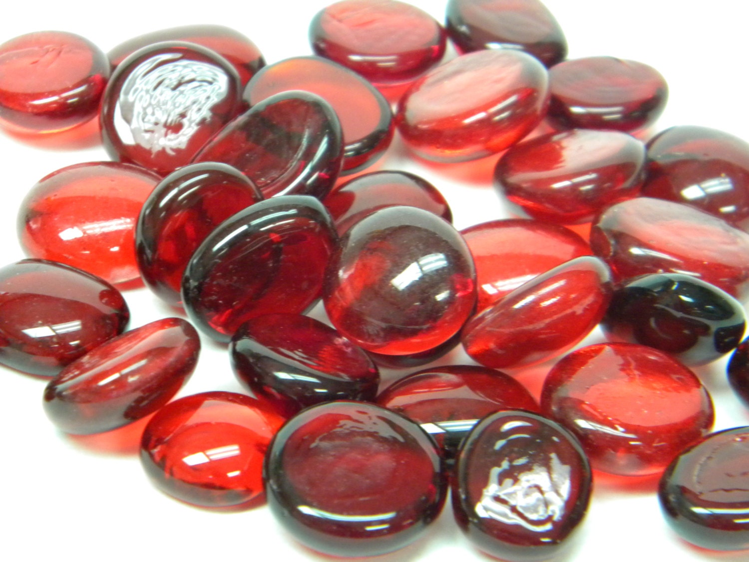 25 Medium Red Glass Gems about 9/16 or 17mm to 19mm