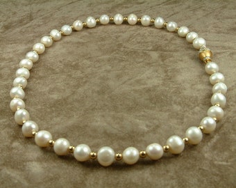 White Pearl Necklace 9 - 10 mm with Gold and Brilliants (Κολιέ Λευκών Μαργαριταριών 9 - 10 mm με Χρυσό και Μπριγιάν)