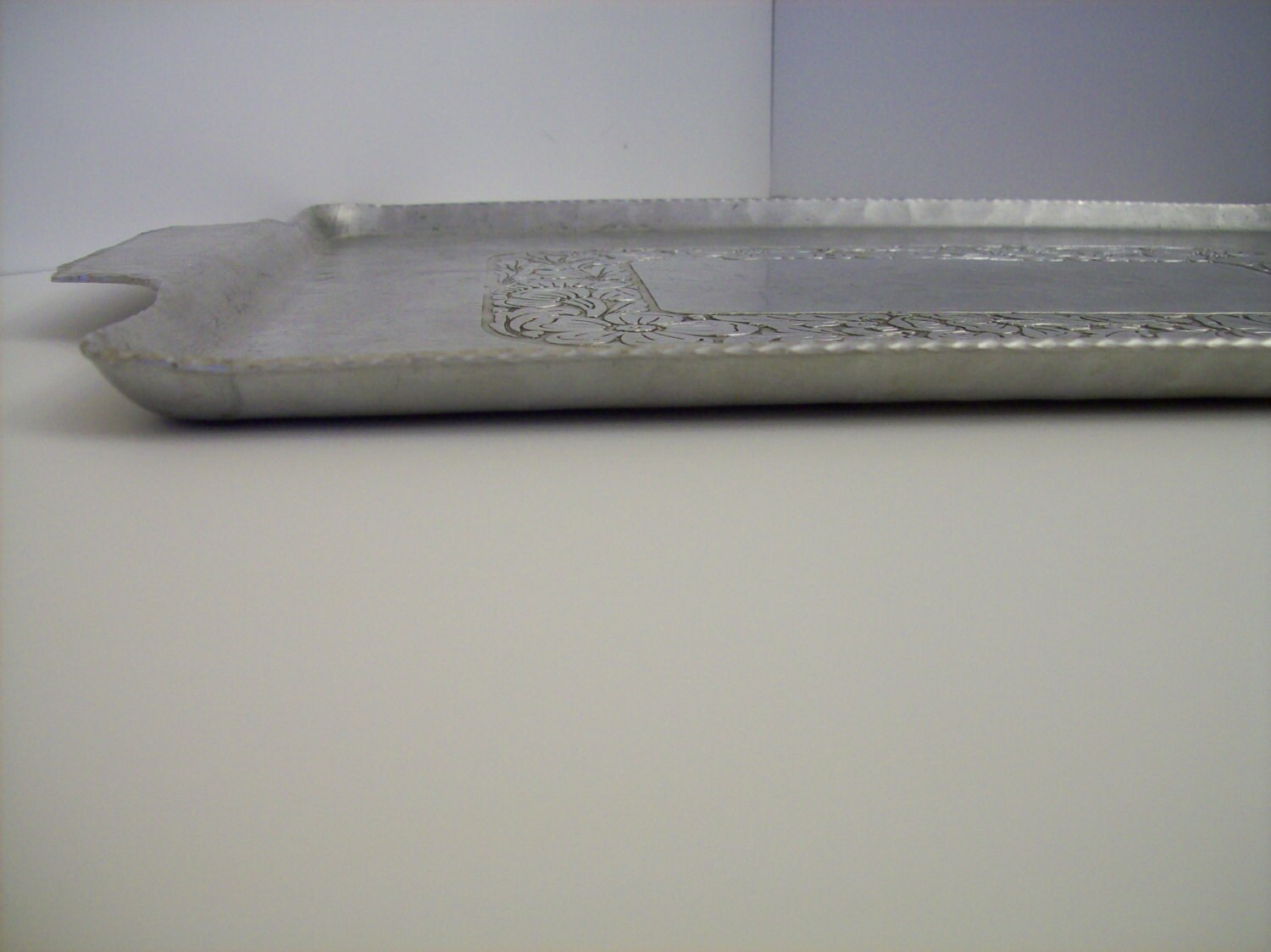 Everlast Hand Hammered Aluminum Serving Tray with