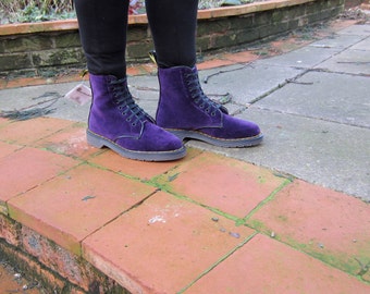 Dr Marten 8 Eylet Velvet boots